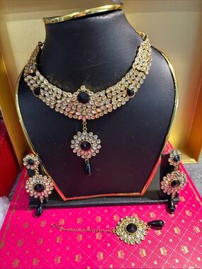 Elegant Gold-Tone Black Stone Choker Necklace Set - Women Jewelry